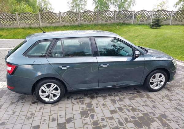 Skoda Fabia cena 24900 przebieg: 195000, rok produkcji 2020 z Rybnik małe 277